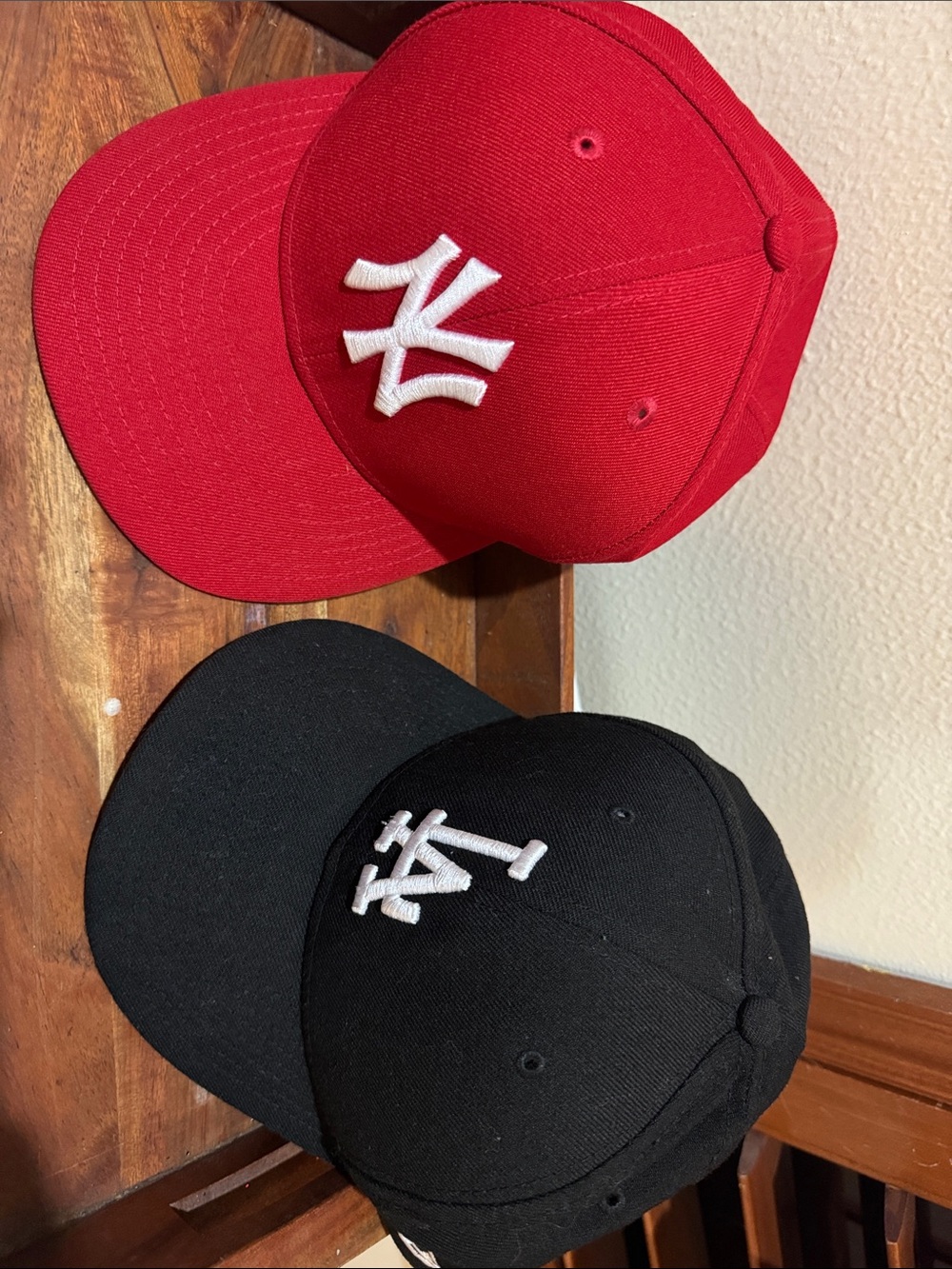 Lids Red New York Yankees & Black Los Angeles Dodgers Caps